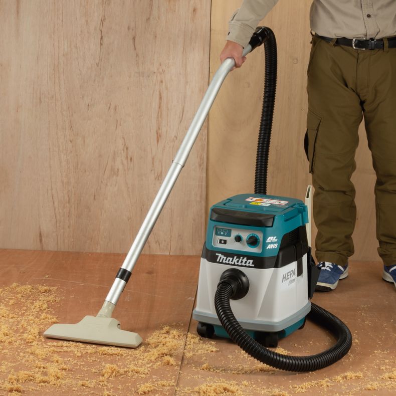 Makita DVC157LZX3 Akku-Staubsauger 18V  ohne Akku und Lader im Karton