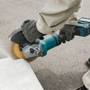 Makita GA038GT201 Akku-Winkelschleifer 40V 2 x 5,0Ah Akku + Lader im Transportkoffer