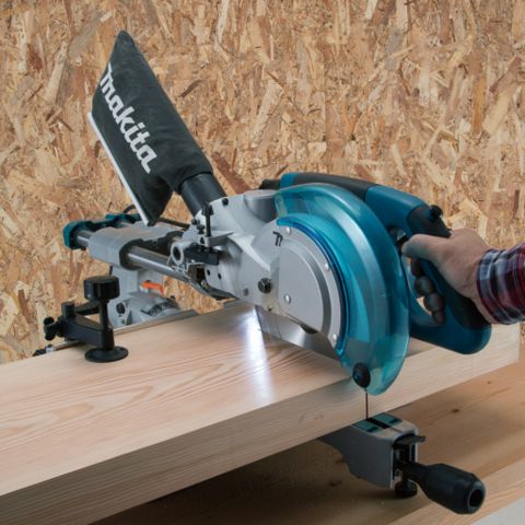 Makita LS0815FLN Kapp und Gehrungssäge 1400W 216mm im Karton