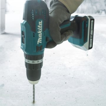 Makita HP488DWE Trapano a percussione a batteria 18V 2 x 1,5Ah + Caricabatteria valigetta di trasporto