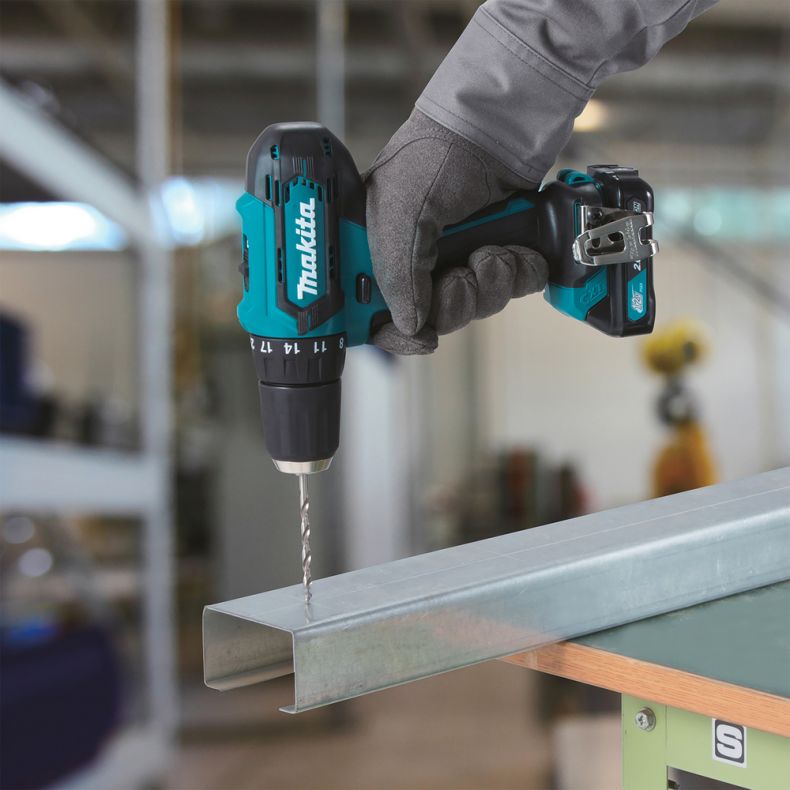 Makita HP333DZJ Akku-Schlagbohrschrauber 12V ohne Akku ohne Lader im Makpac