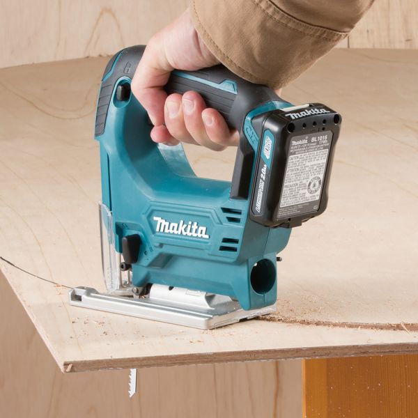 Makita JV101DSMJ Akku-Pendelhubstichsäge 12V 2x 4,0 Ah Akku + Lader im Makpac